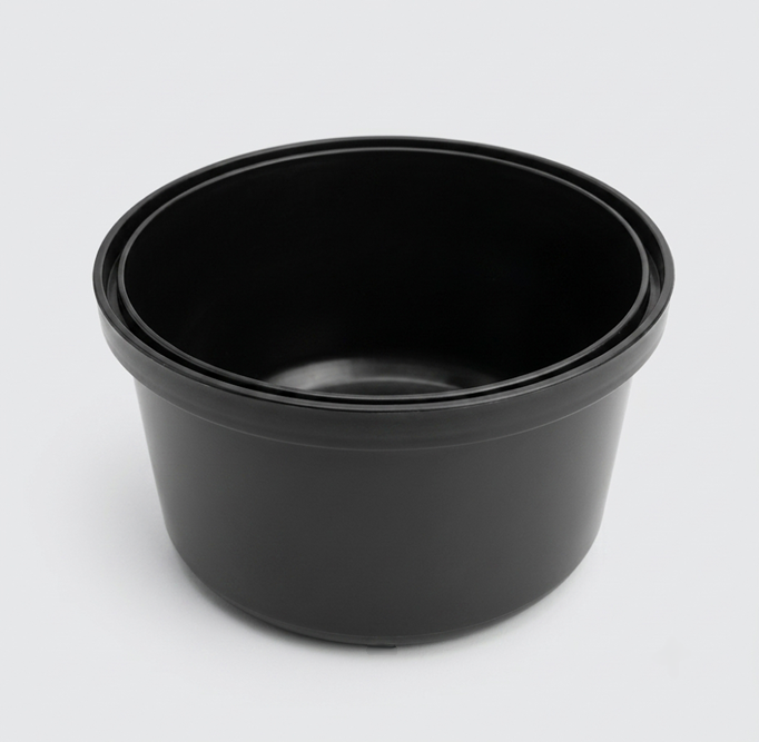 La pieza terminada, inyectada en plástico negro